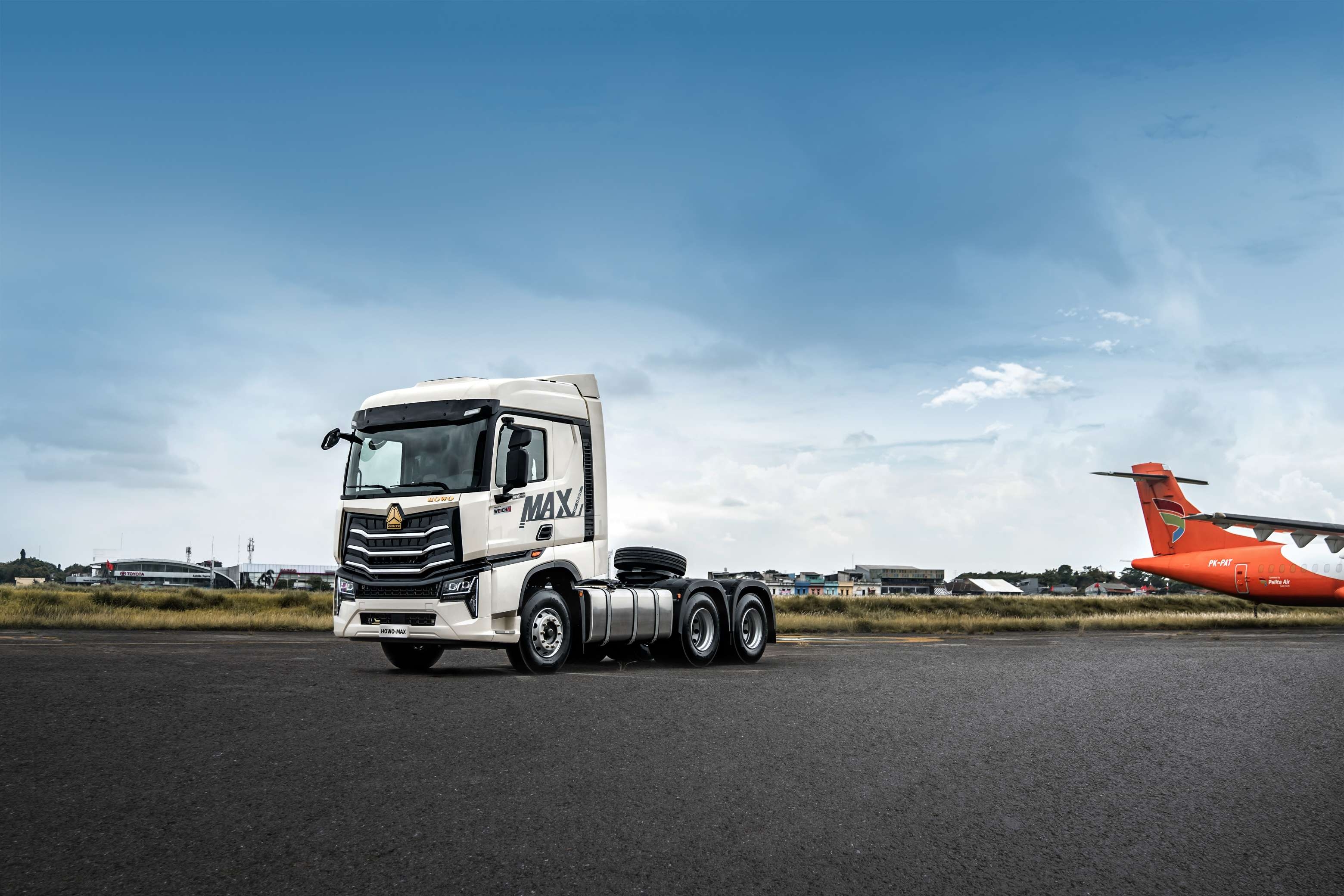 HOWO-MAX 6x4 tractor (8)