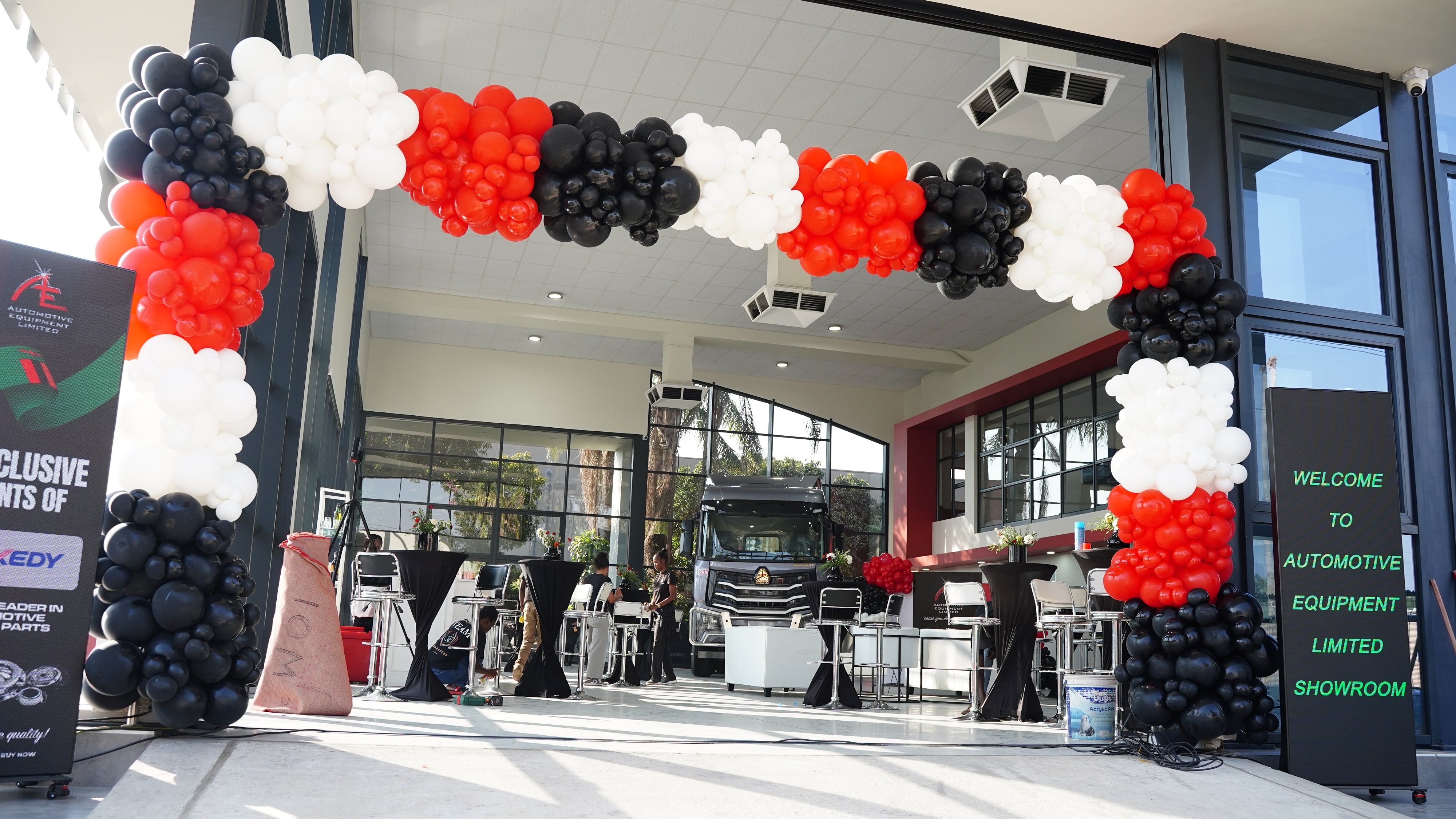 中國重汽在贊比亞舉辦新店開業(yè)及HOWO-MAX新品推介活動(dòng)